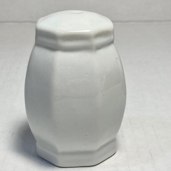 Vintage Grape Vine Grapes Salt & Pepper Shakers Ceramic Mid Century Butterflies - Picture 6 of 15